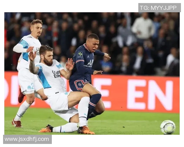 多姆扎莱迎战马赛展现欧洲足球激情与实力对决 多姆扎莱迎战马赛展现欧洲足球激情与实力对决