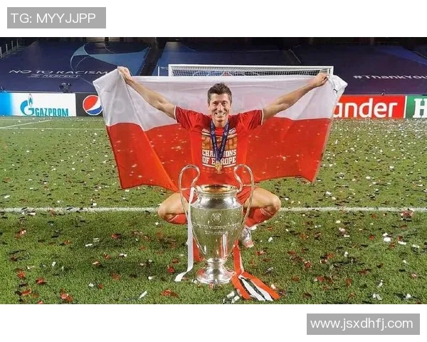 莱万欧冠表现抢眼10场打入12球射手榜领跑金靴在望